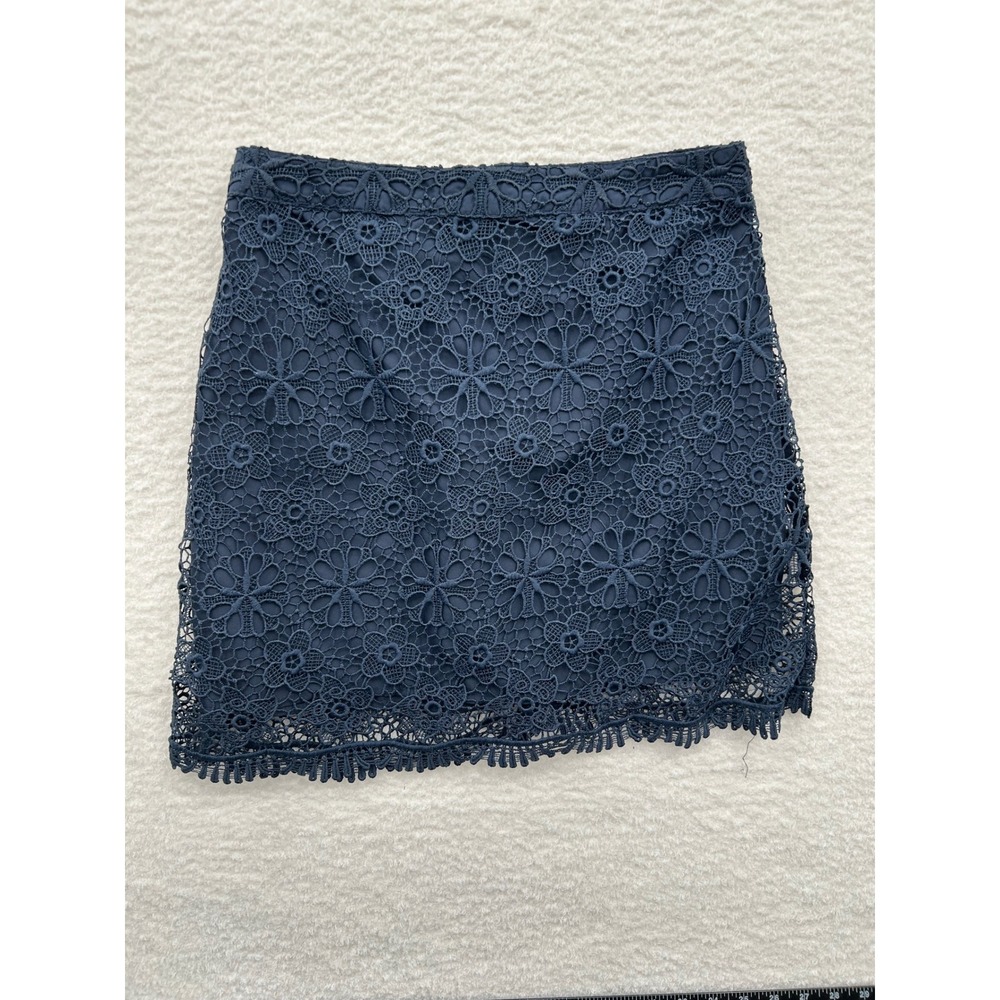 Hollister Navy Blue Floral Crochet Lace Mini Skirt Size 5 Back Zip Scalloped Hem